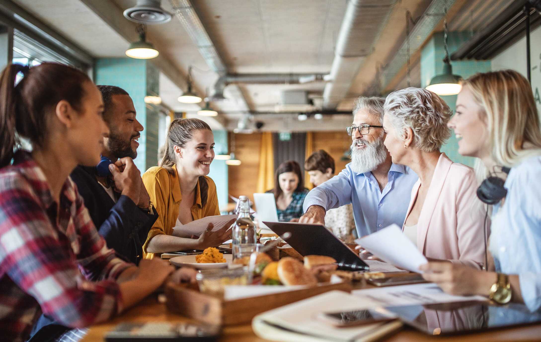 7 Dos and Don’ts of Hosting a Business Lunch